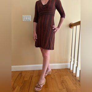 Brown/burgundy Patagonia 3/4 sleeves dress with leafy pattern, no rips/stains